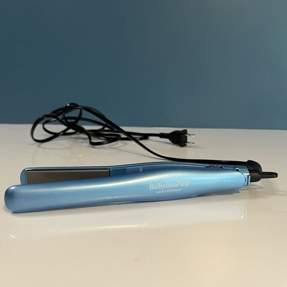 BaByliss Pro Nano Titanium 3/4” Mini Travel Flat Iron Blue Straightener BNT137